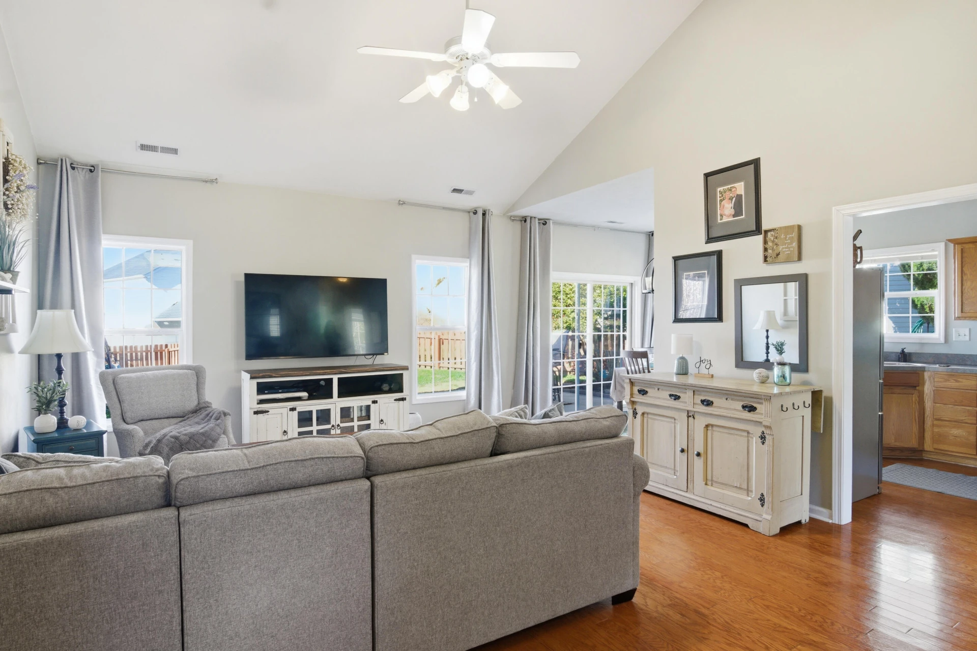 310 Windsor DR - Photo 10