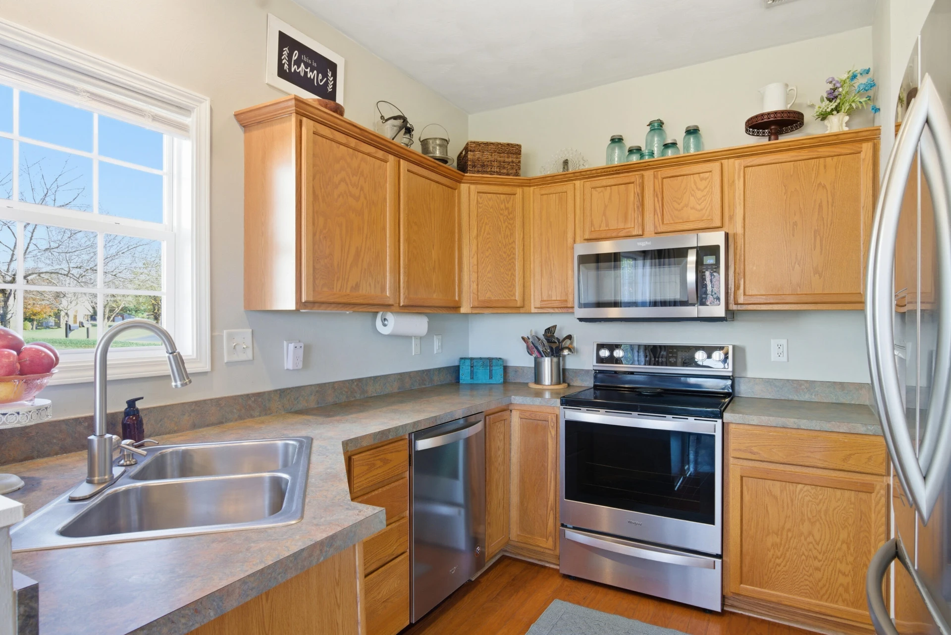 310 Windsor DR - Photo 12