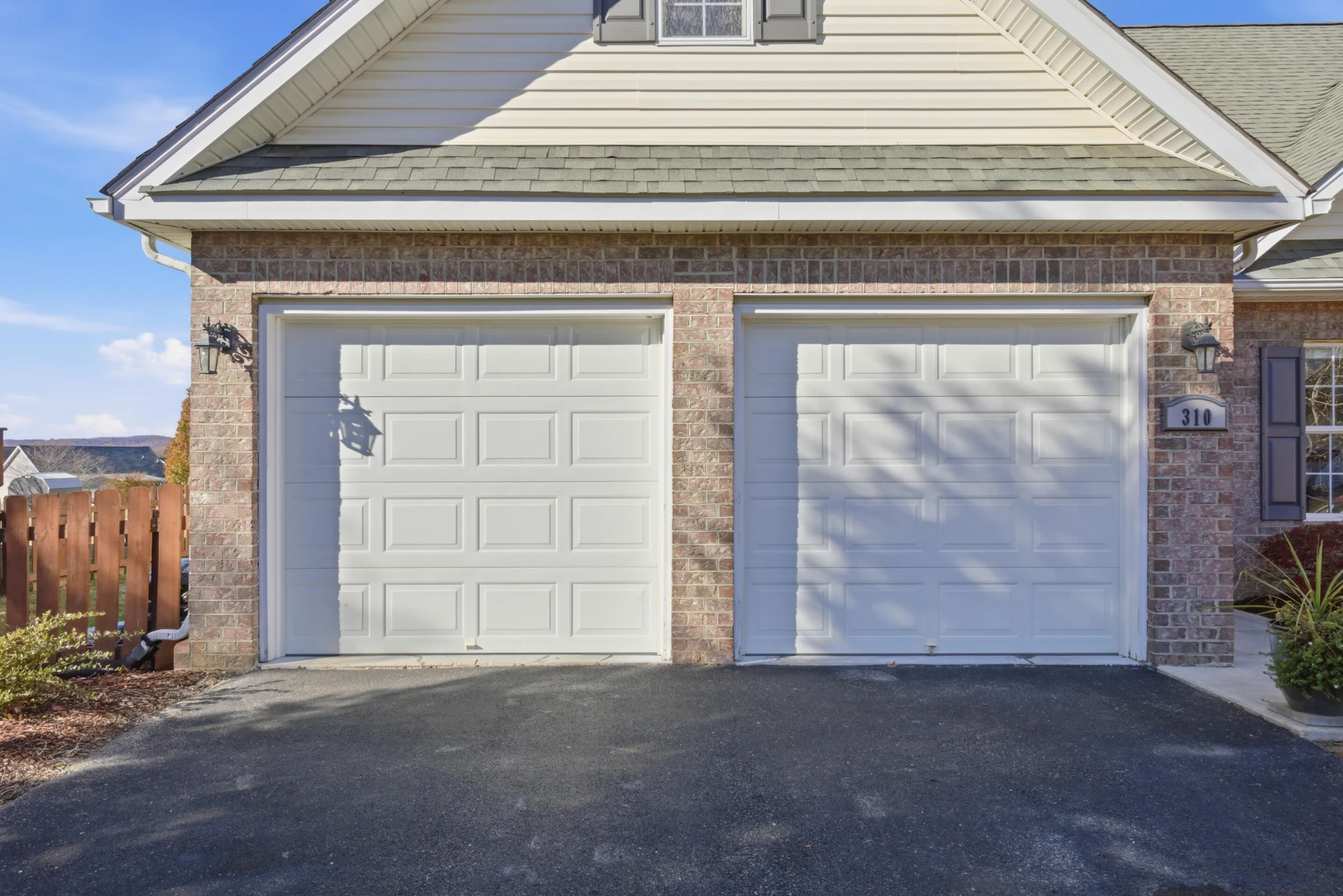 310 Windsor DR - Photo 2