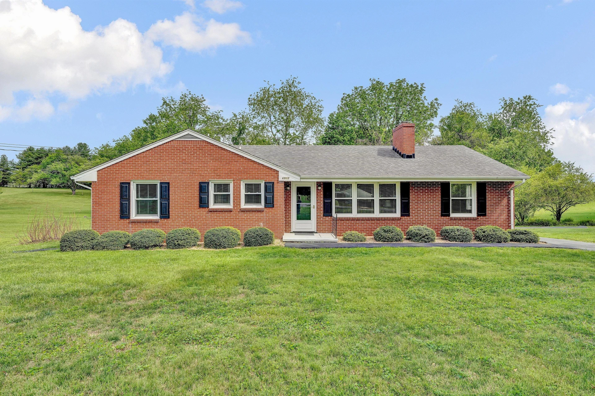 6915 Tinkerdale RD - Photo 3
