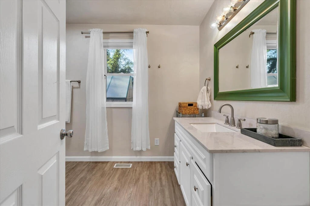 826 Rutherford AVE - Photo 10