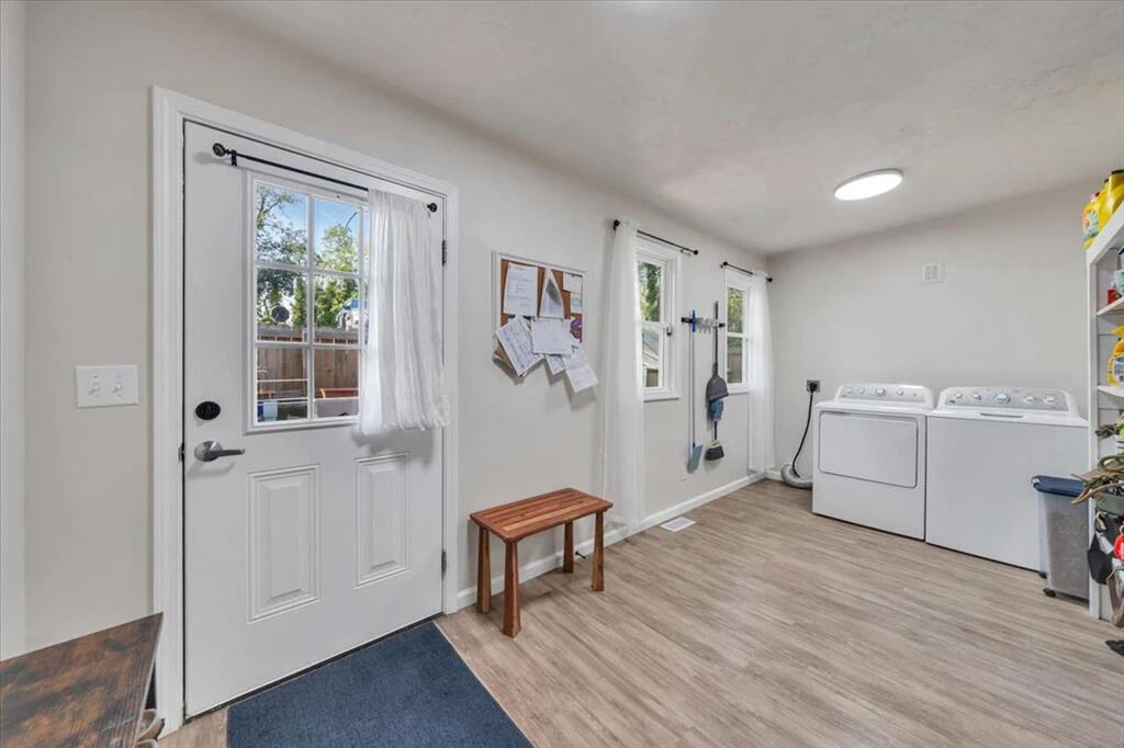 826 Rutherford AVE - Photo 17