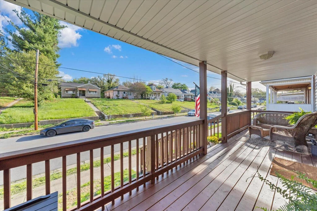 826 Rutherford AVE - Photo 3