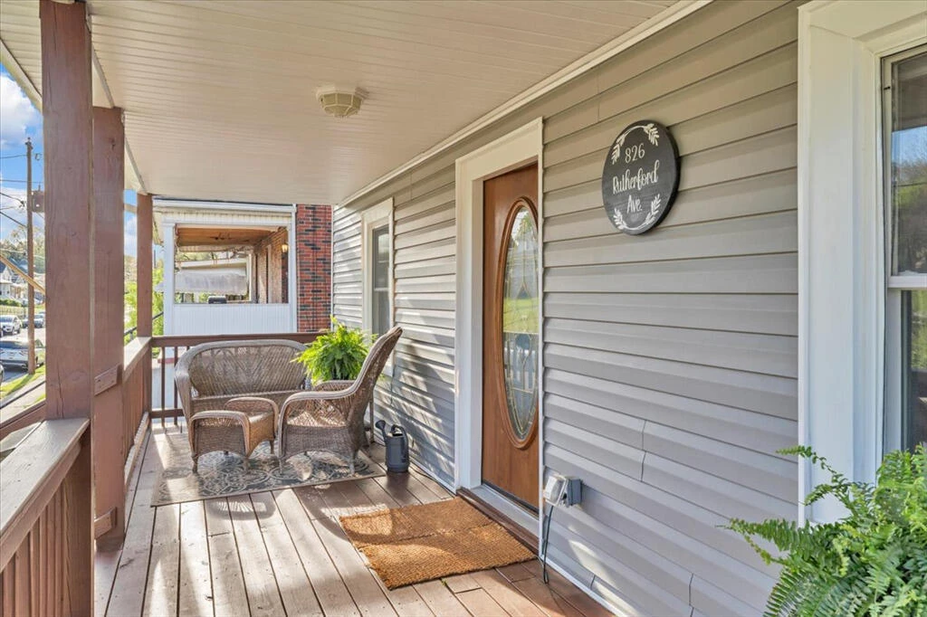 826 Rutherford AVE - Photo 4