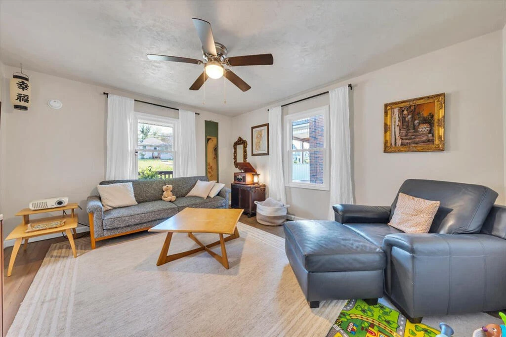 826 Rutherford AVE - Photo 6