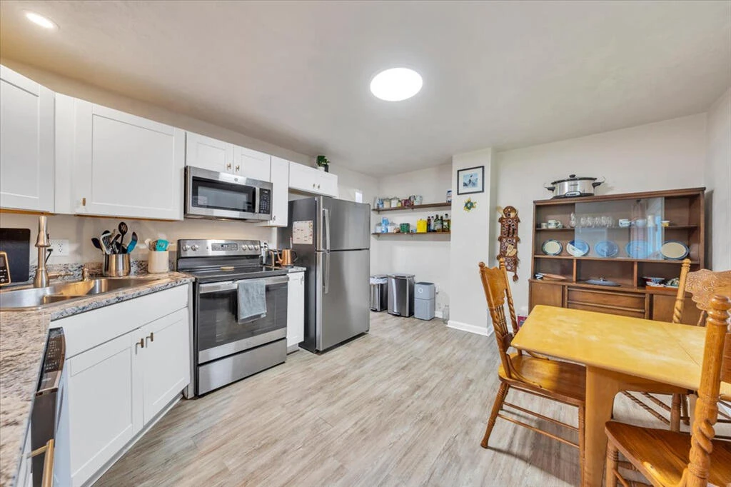 826 Rutherford AVE - Photo 7