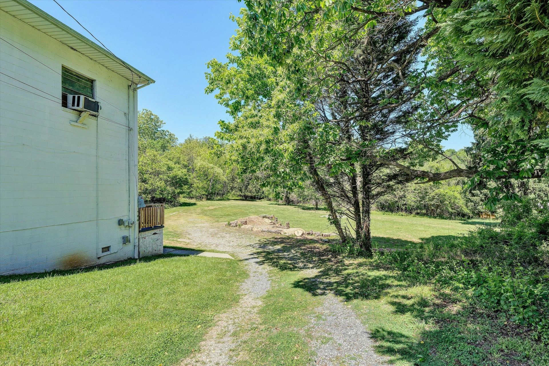 2717 Colonial AVE - Photo 2