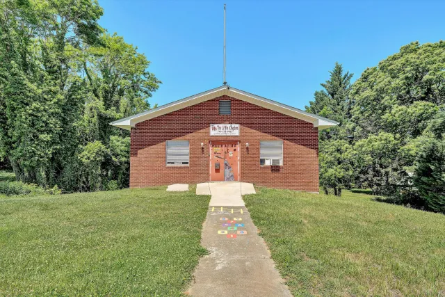 2719 Colonial AVE