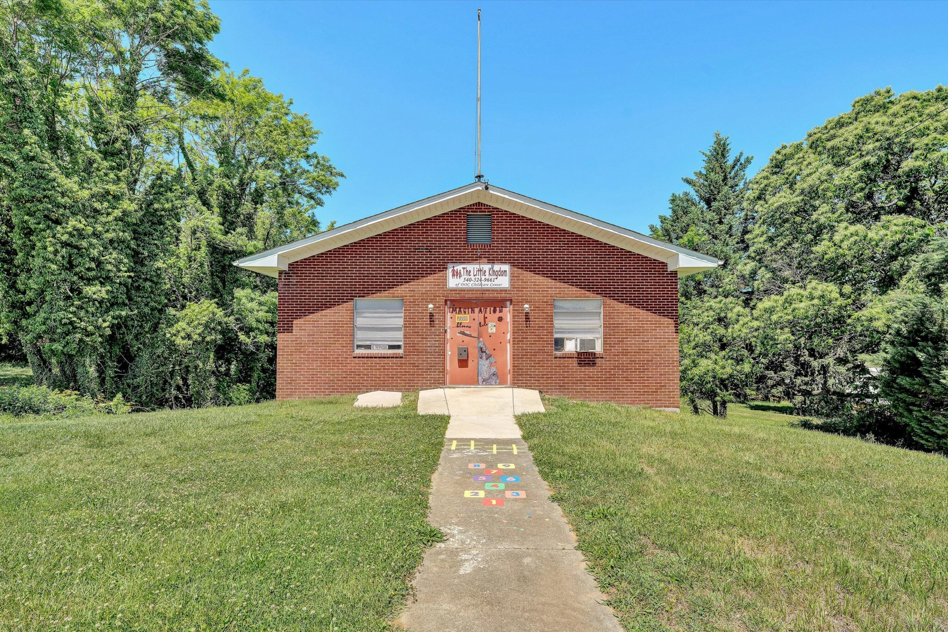 2719 Colonial AVE