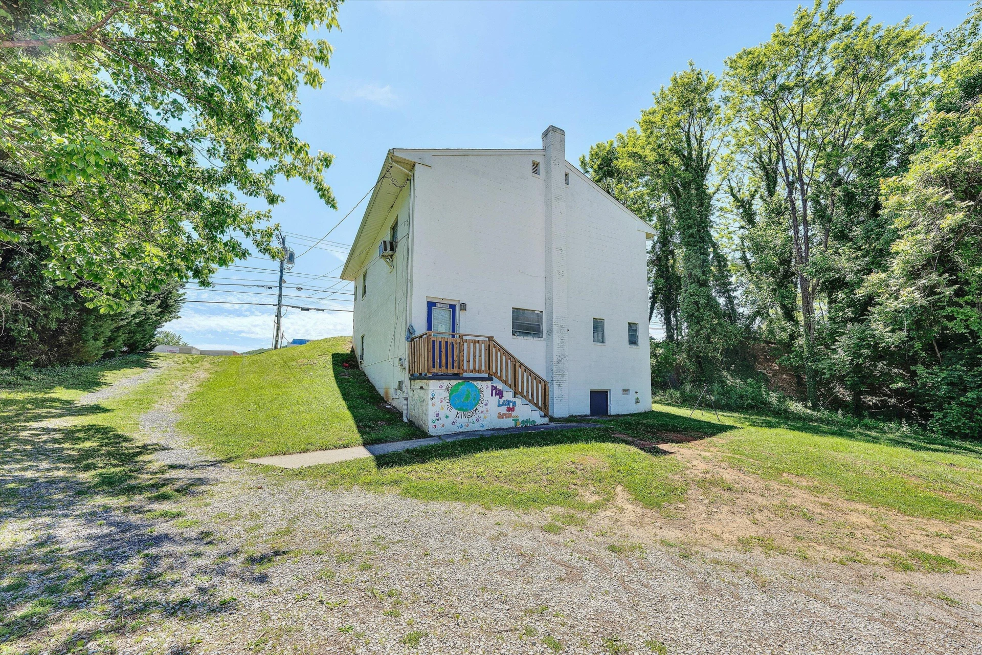 2719 Colonial AVE - Photo 19