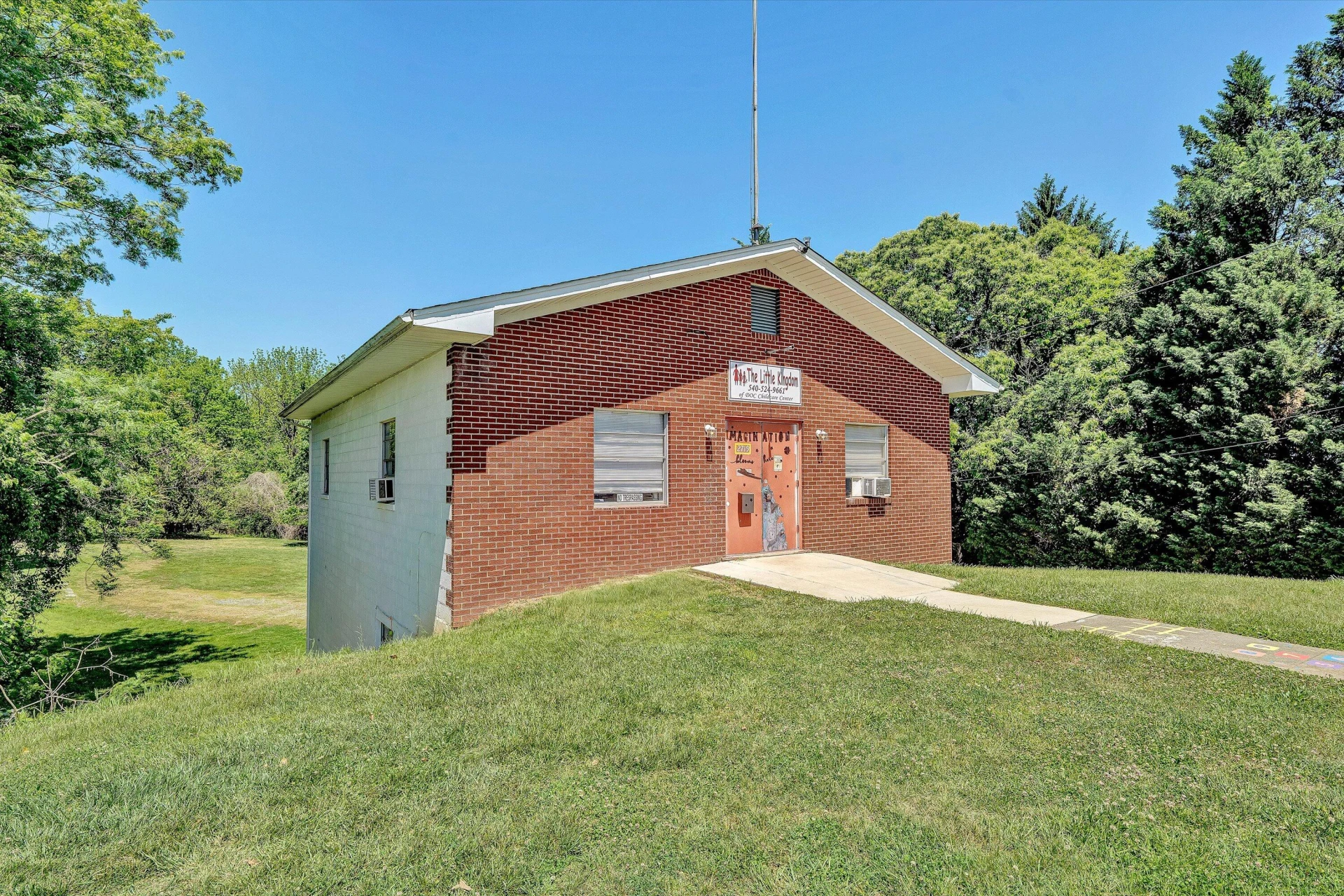 2719 Colonial AVE - Photo 2