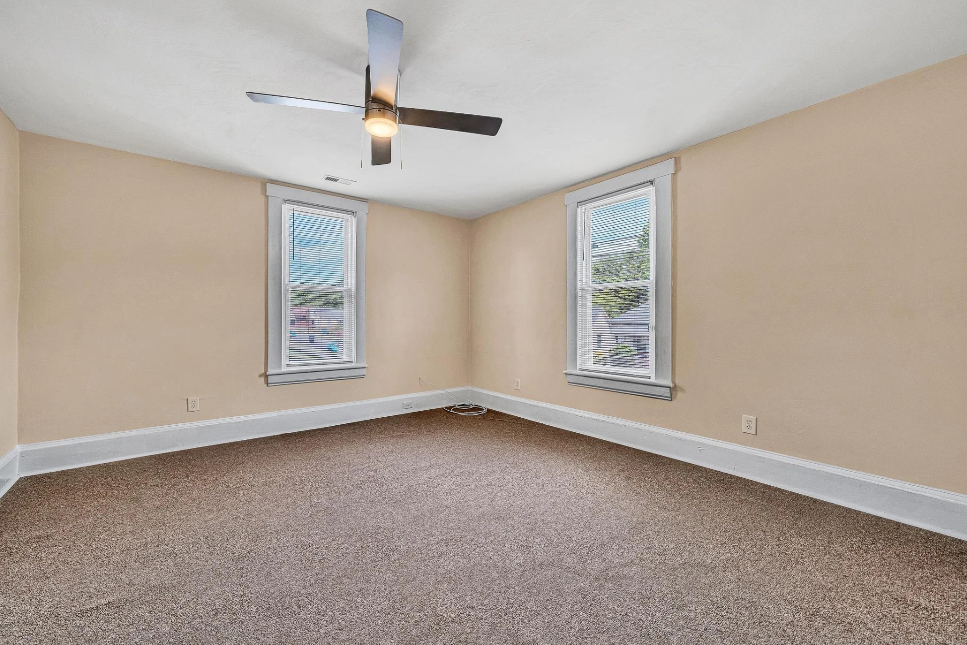 528 Rutherford AVE - Photo 4