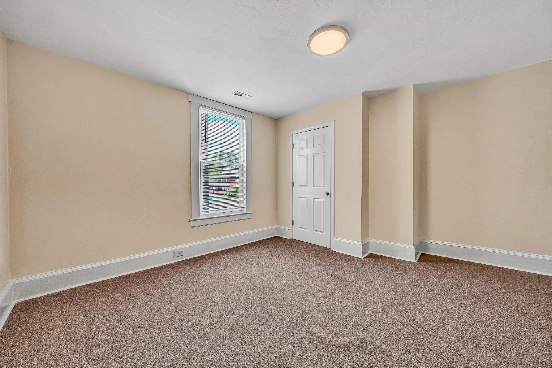 528 Rutherford AVE - Photo 5
