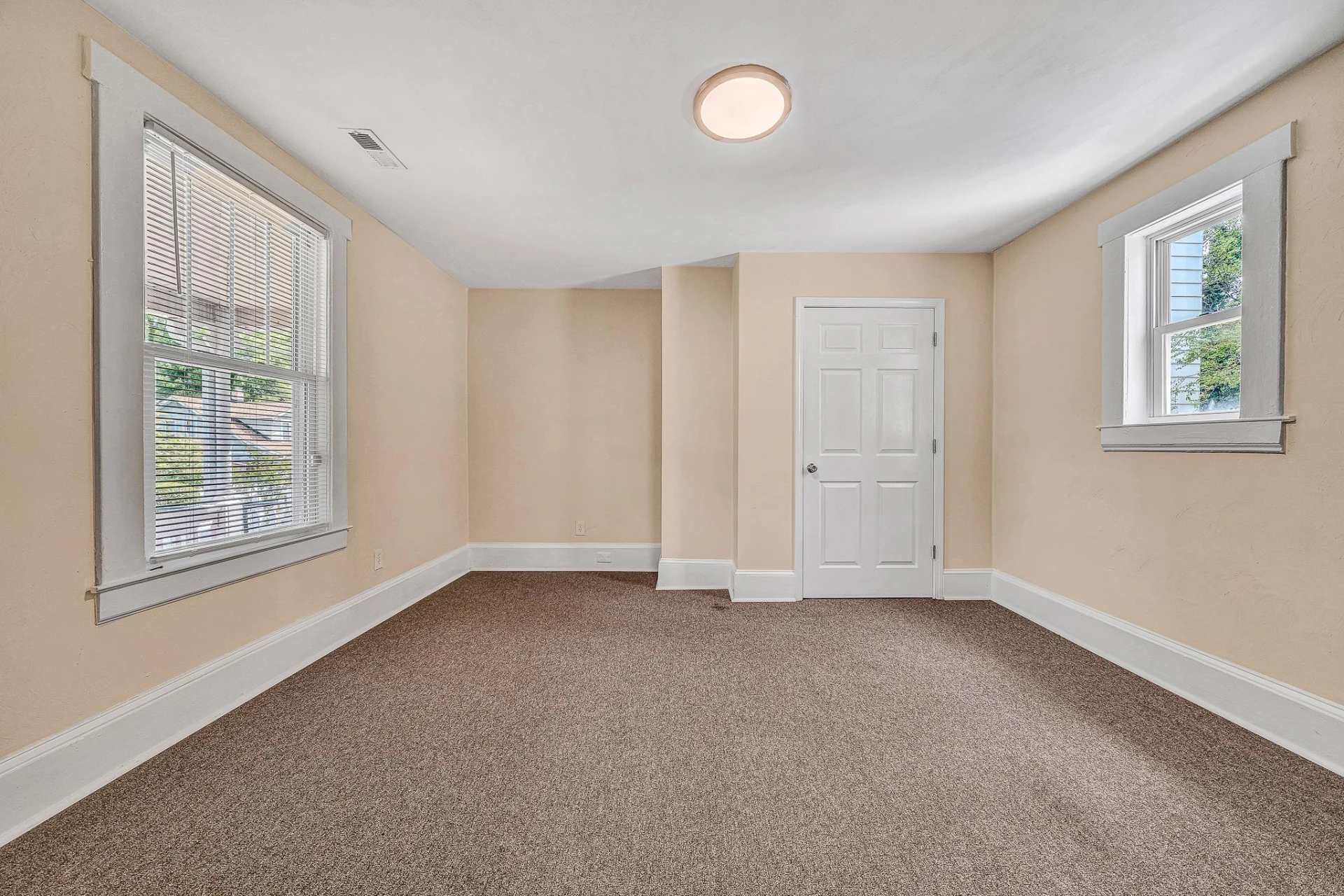528 Rutherford AVE - Photo 6