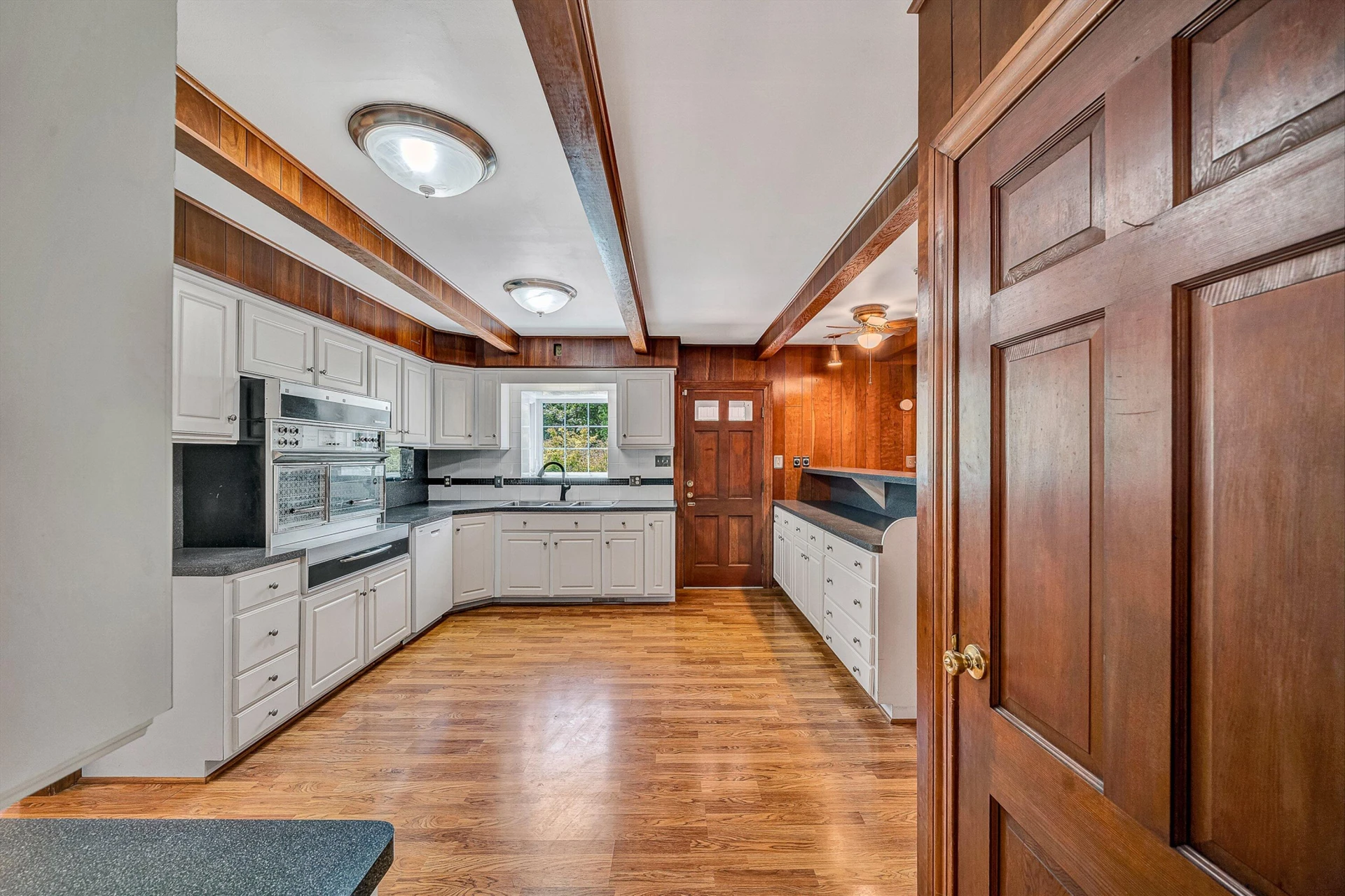 1344 Main ST - Photo 15