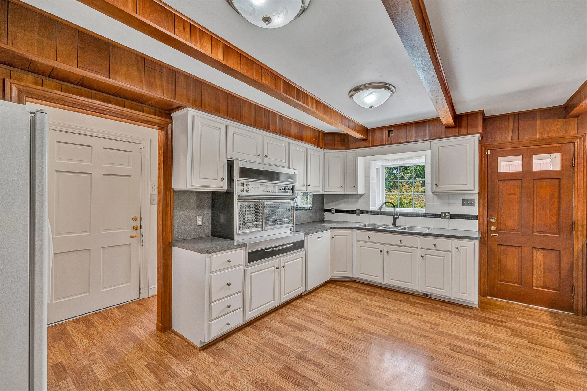 1344 Main ST - Photo 16