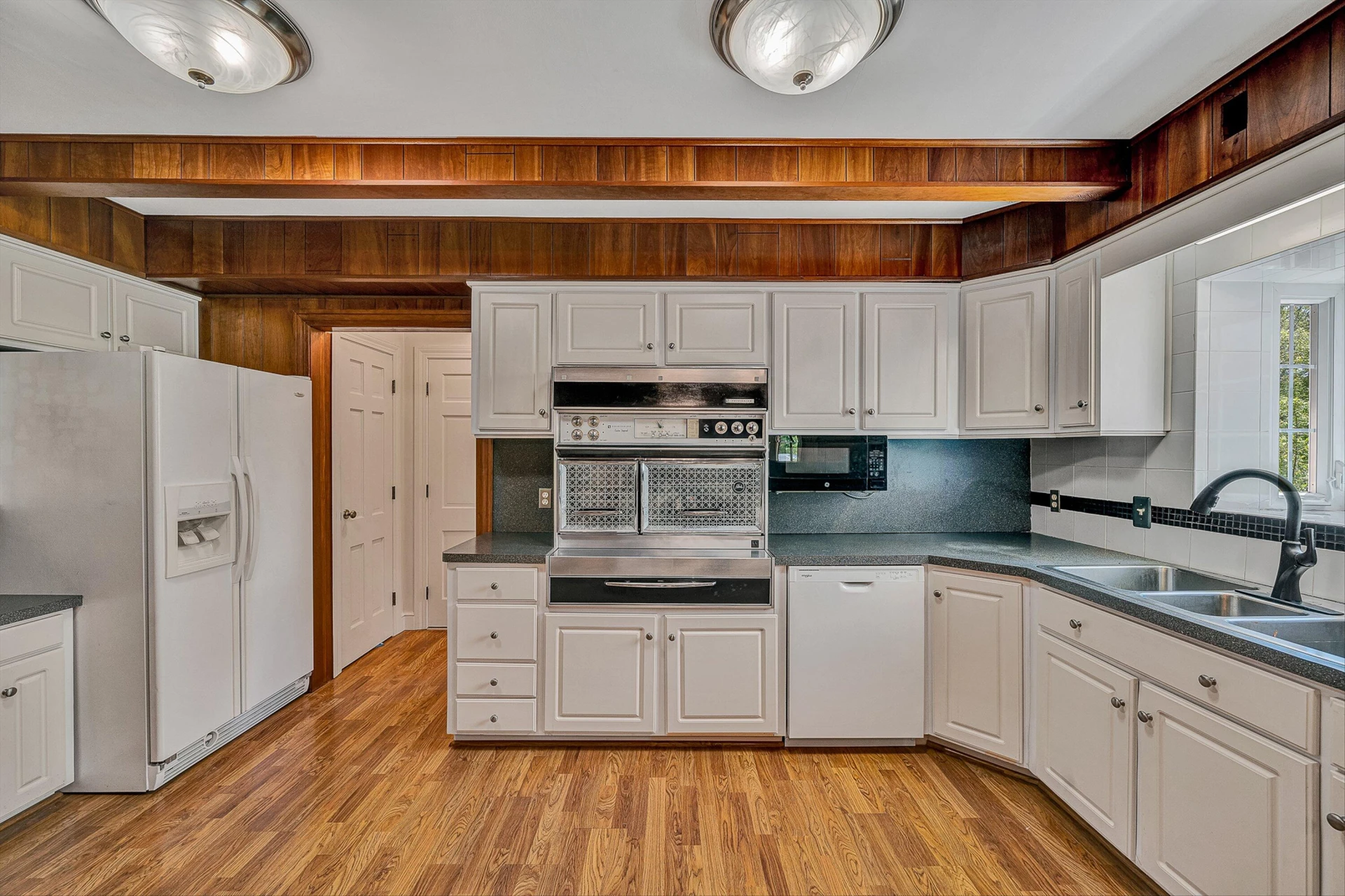 1344 Main ST - Photo 17