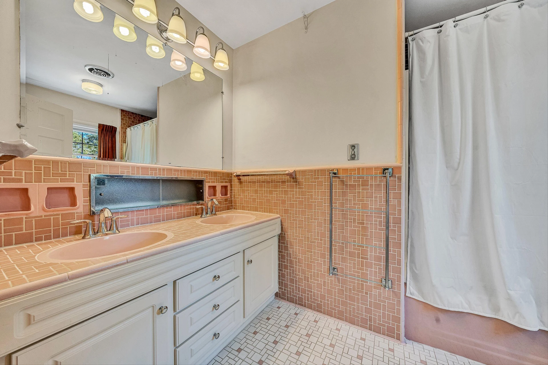 1344 Main ST - Photo 34
