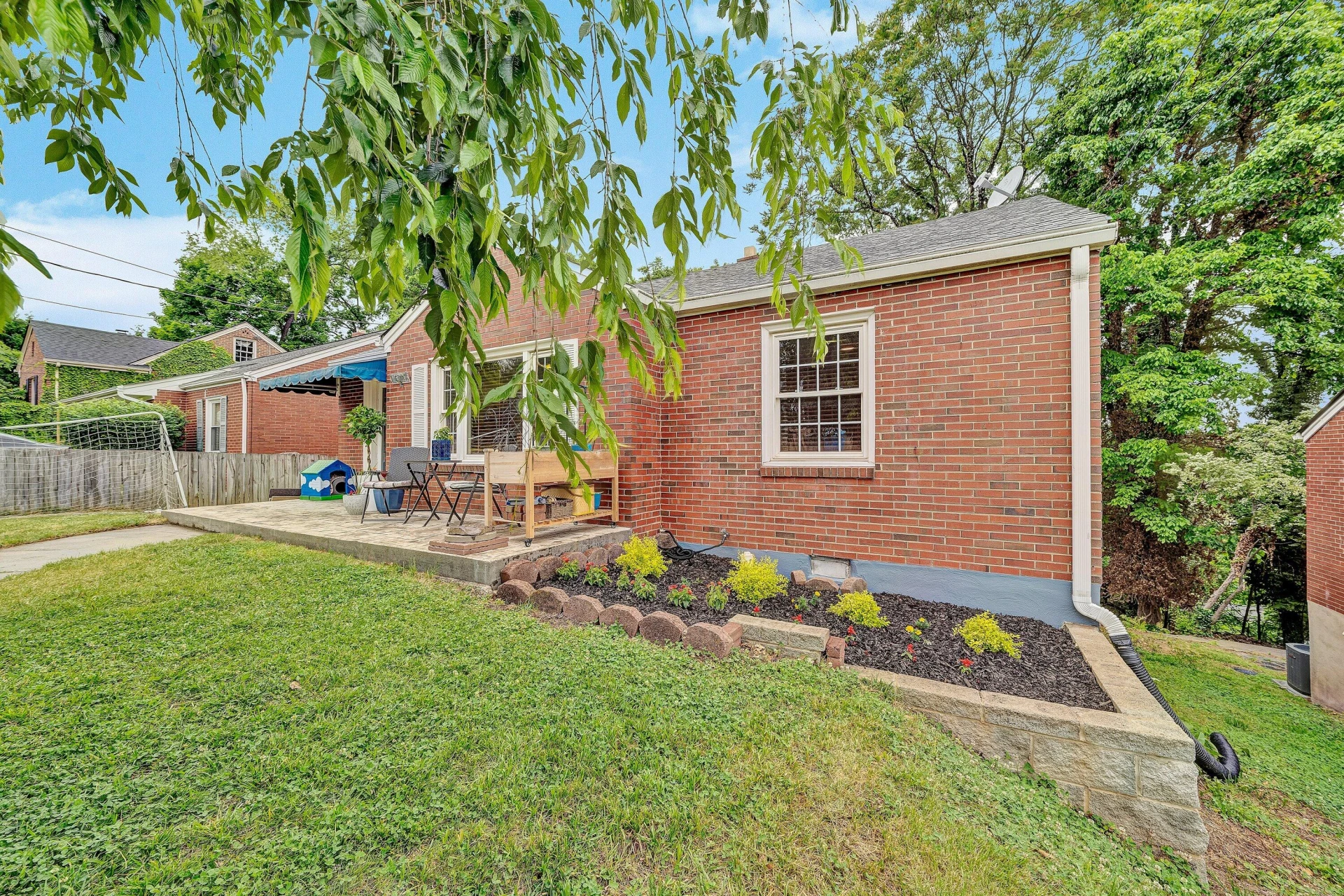 2423 Tillett RD - Photo 3