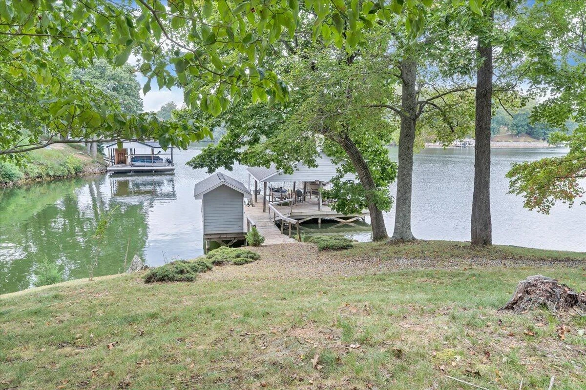 143 Charlotte LN - Photo 13