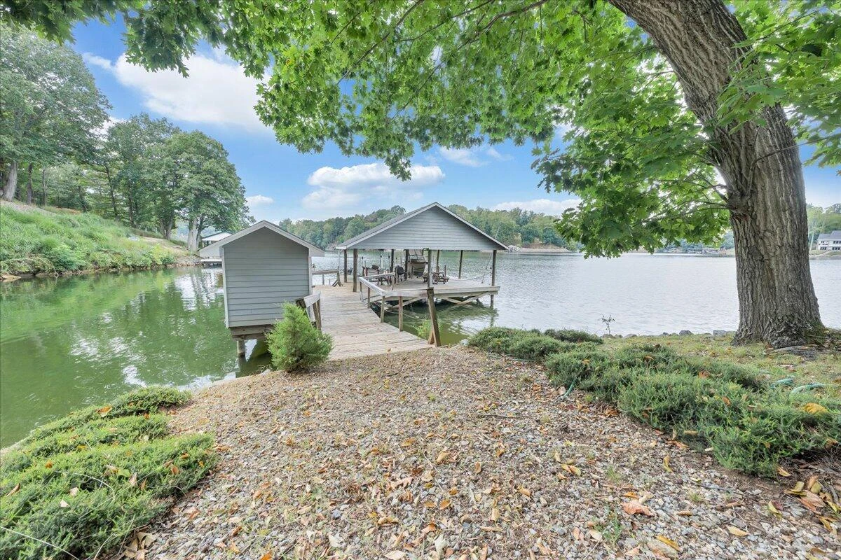 143 Charlotte LN - Photo 14