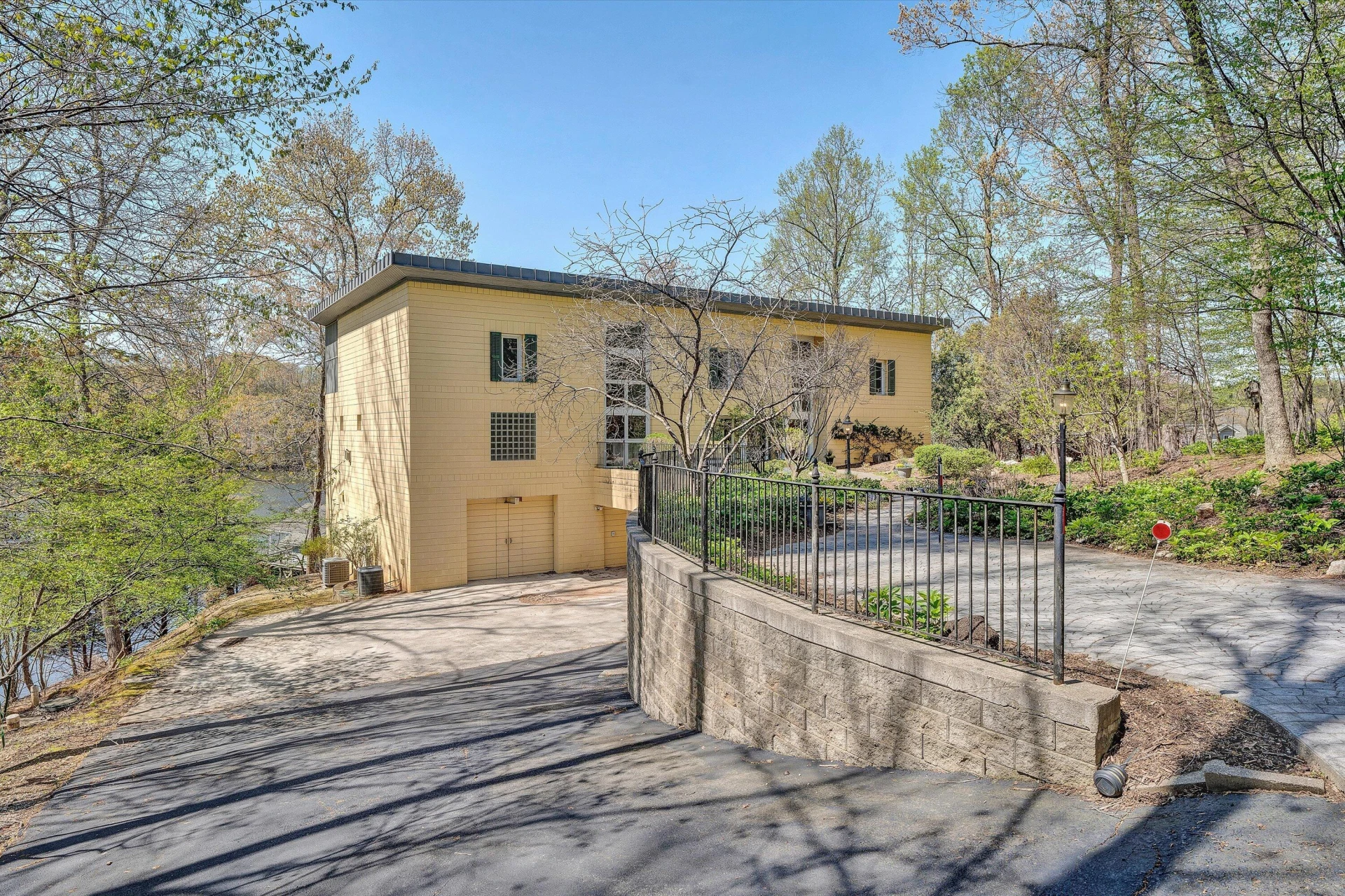 143 Charlotte LN - Photo 17