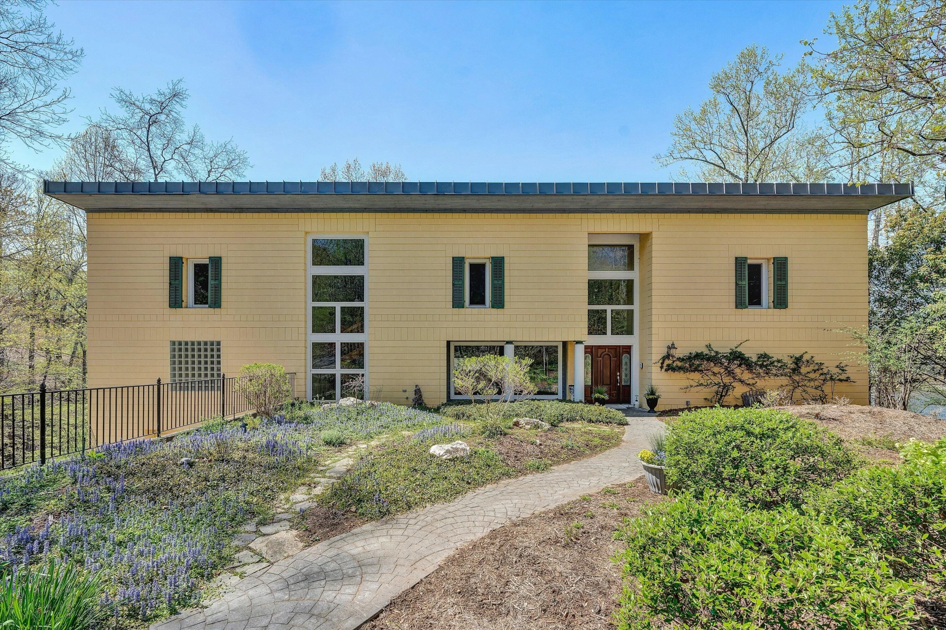 143 Charlotte LN - Photo 20
