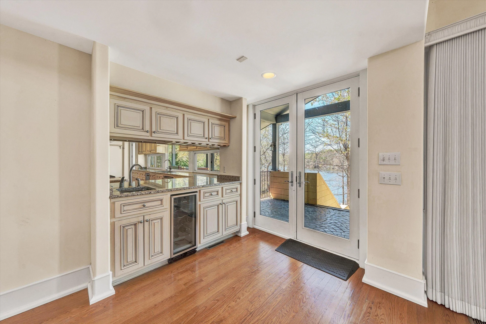 143 Charlotte LN - Photo 30