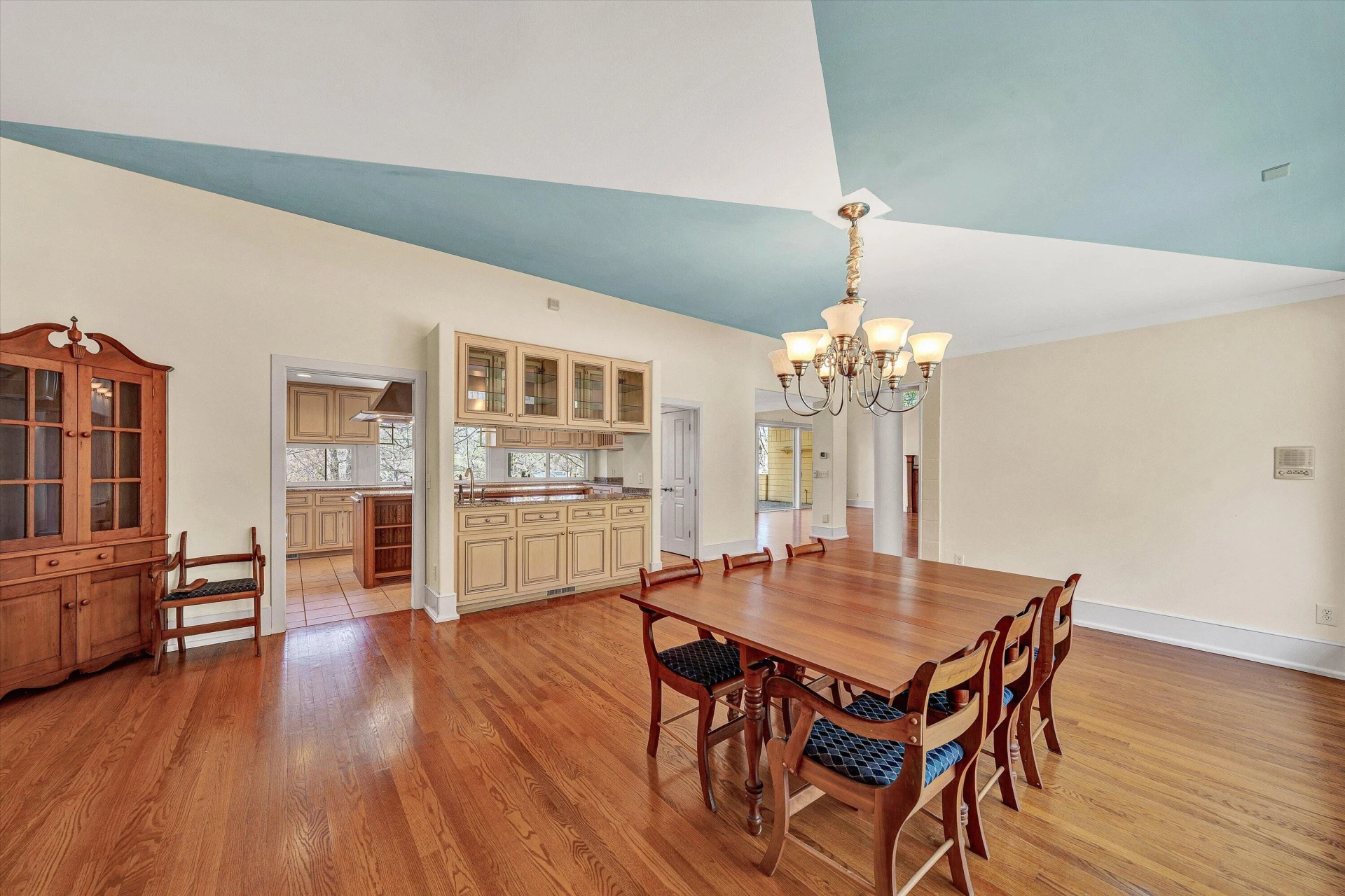 143 Charlotte LN - Photo 32