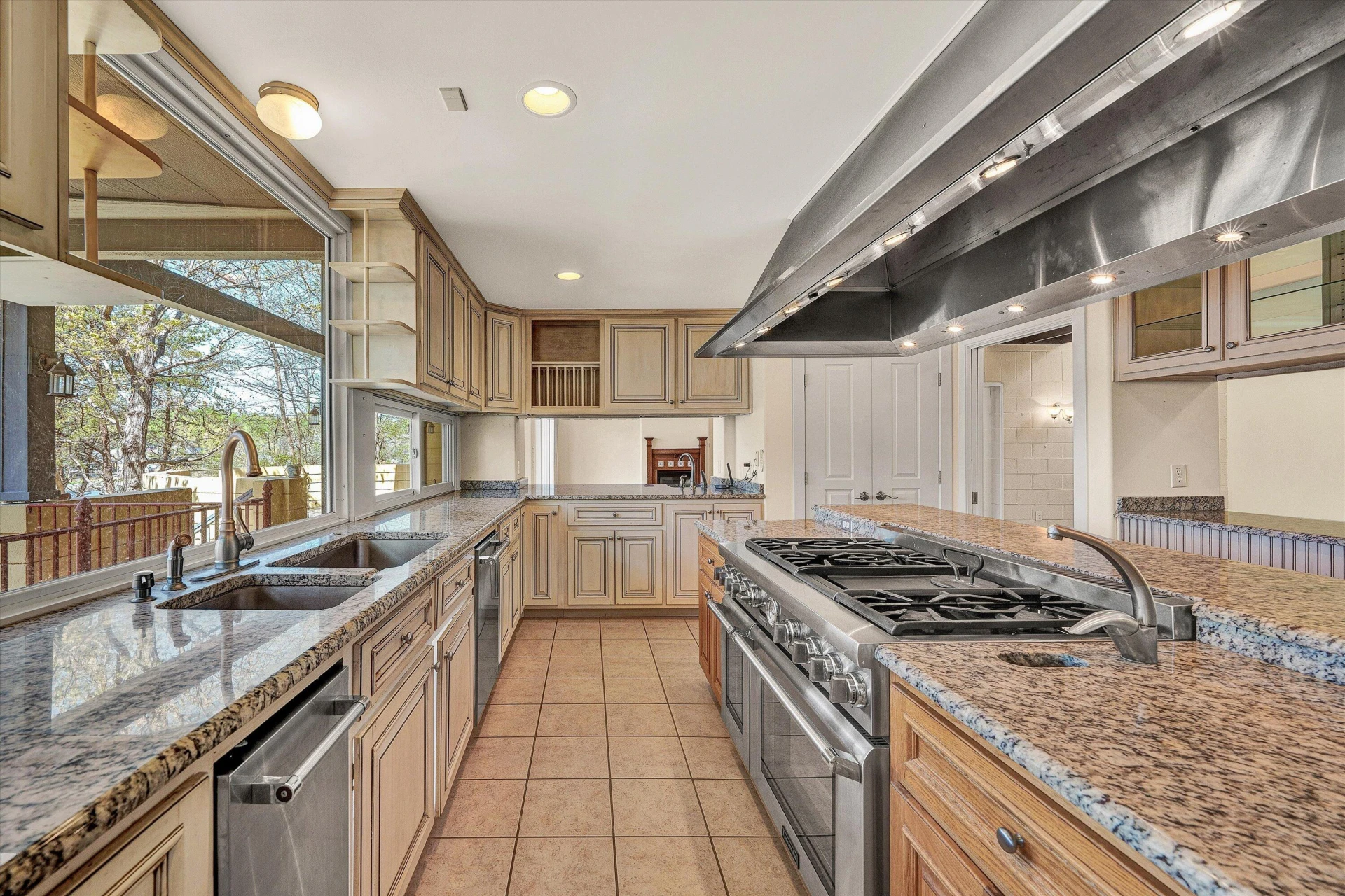 143 Charlotte LN - Photo 35