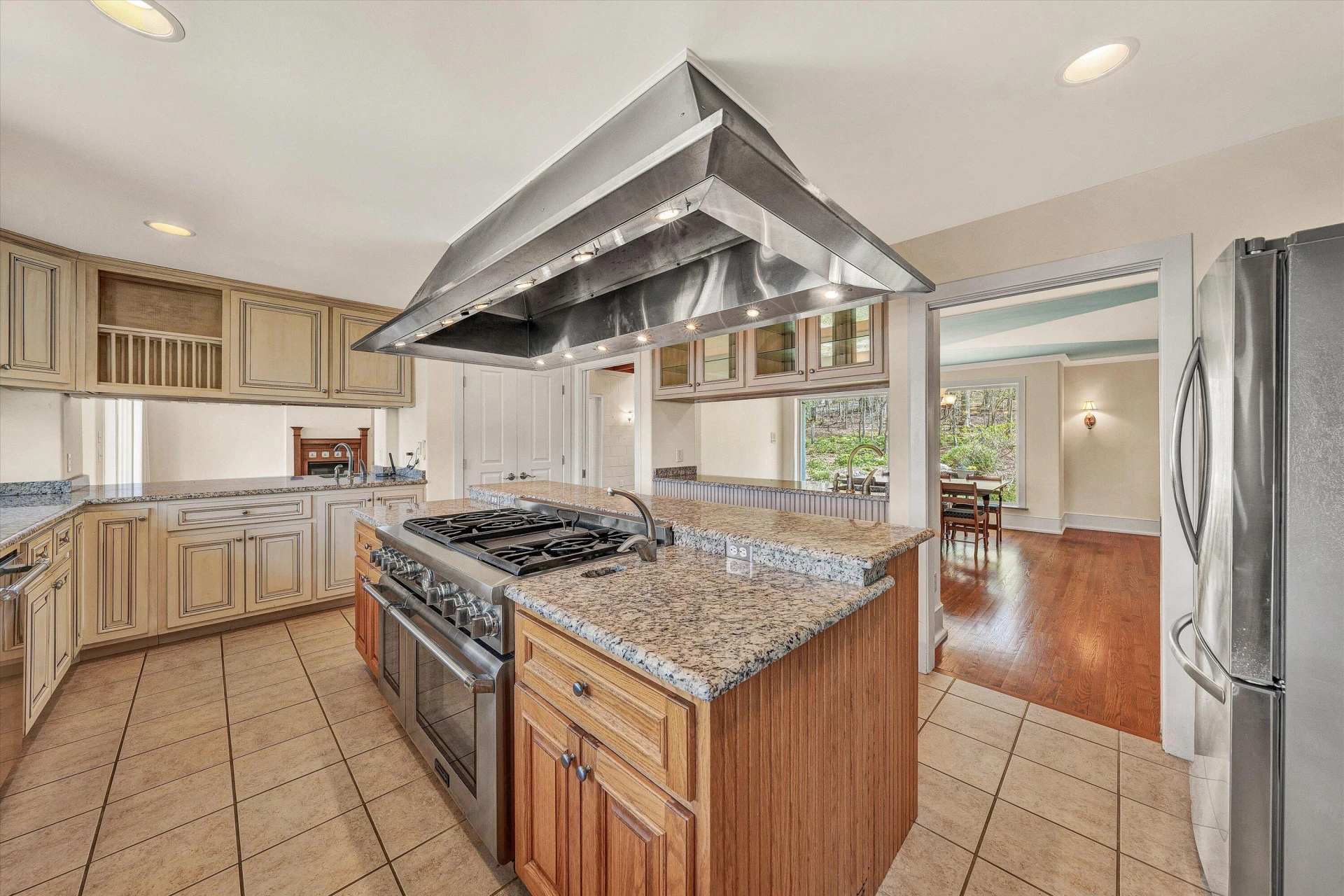 143 Charlotte LN - Photo 36