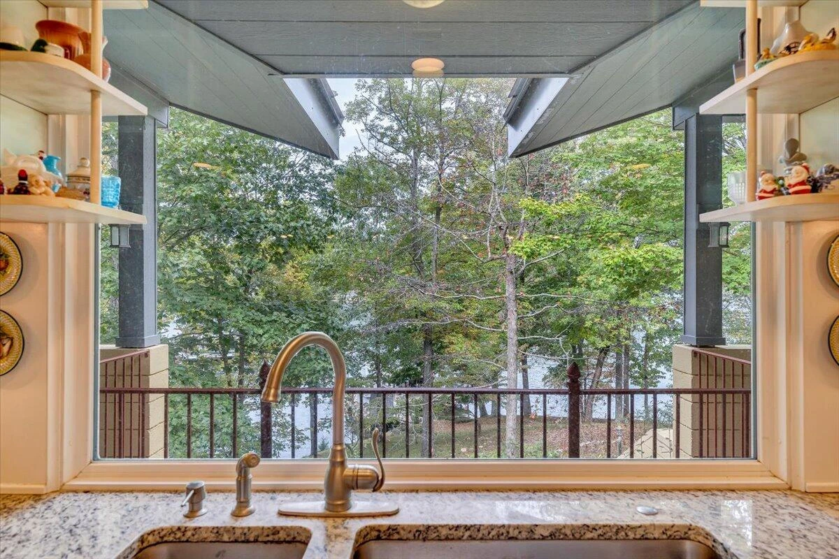 143 Charlotte LN - Photo 6