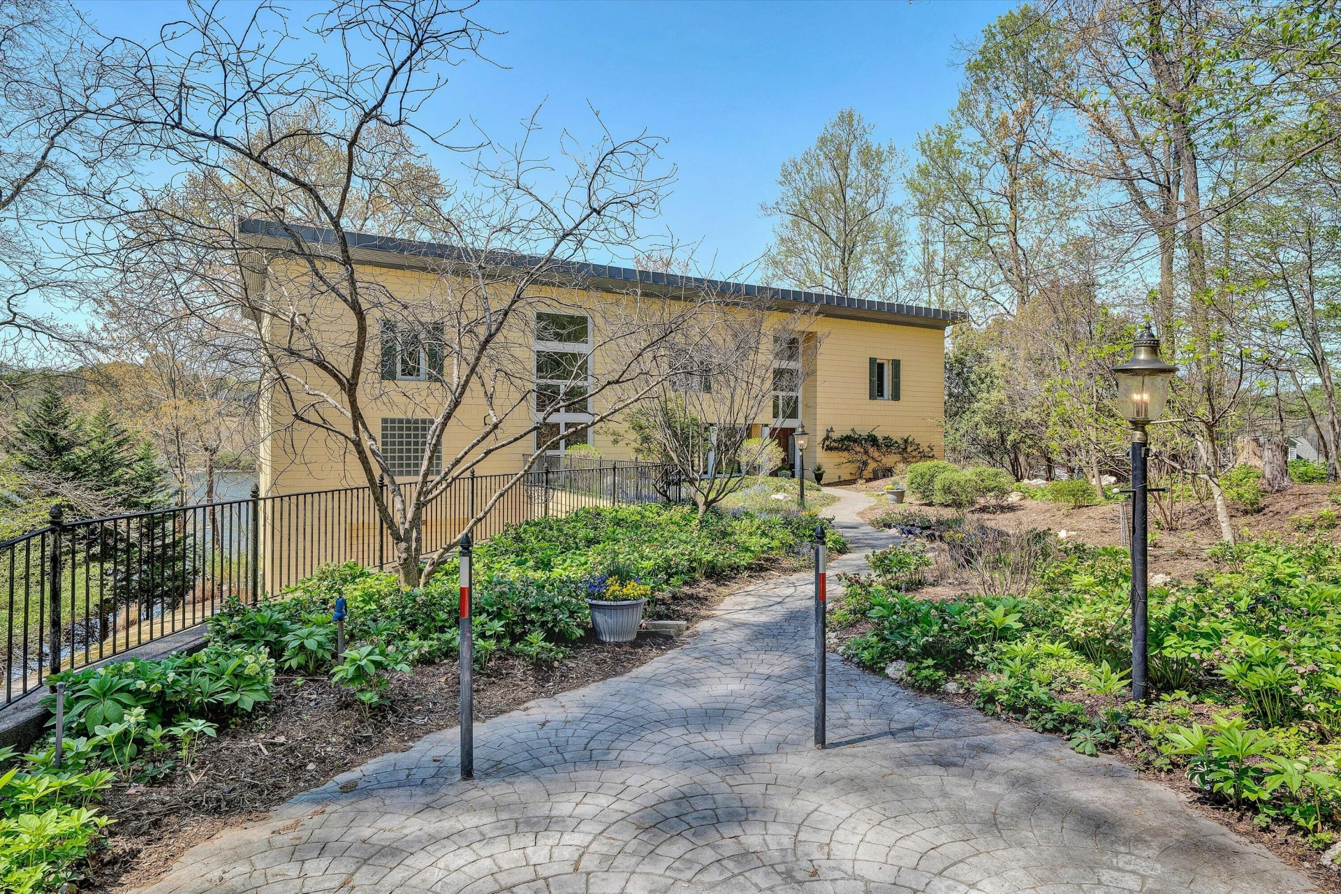143 Charlotte LN - Photo 8