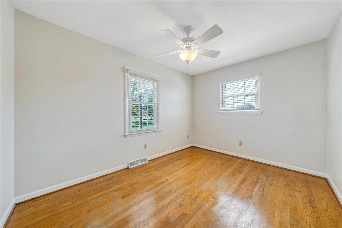 5812 Cove RD - Photo 15