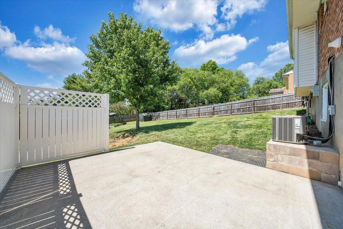 5812 Cove RD - Photo 23