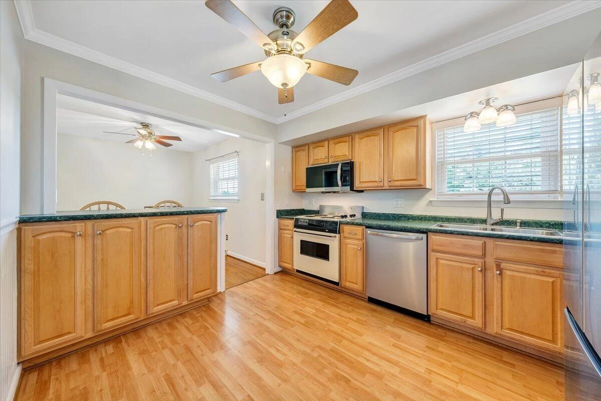 5812 Cove RD - Photo 8