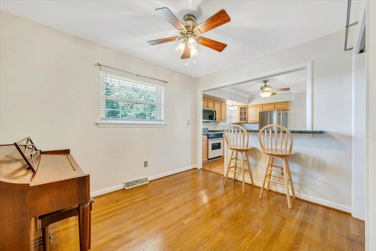 5812 Cove RD - Photo 11