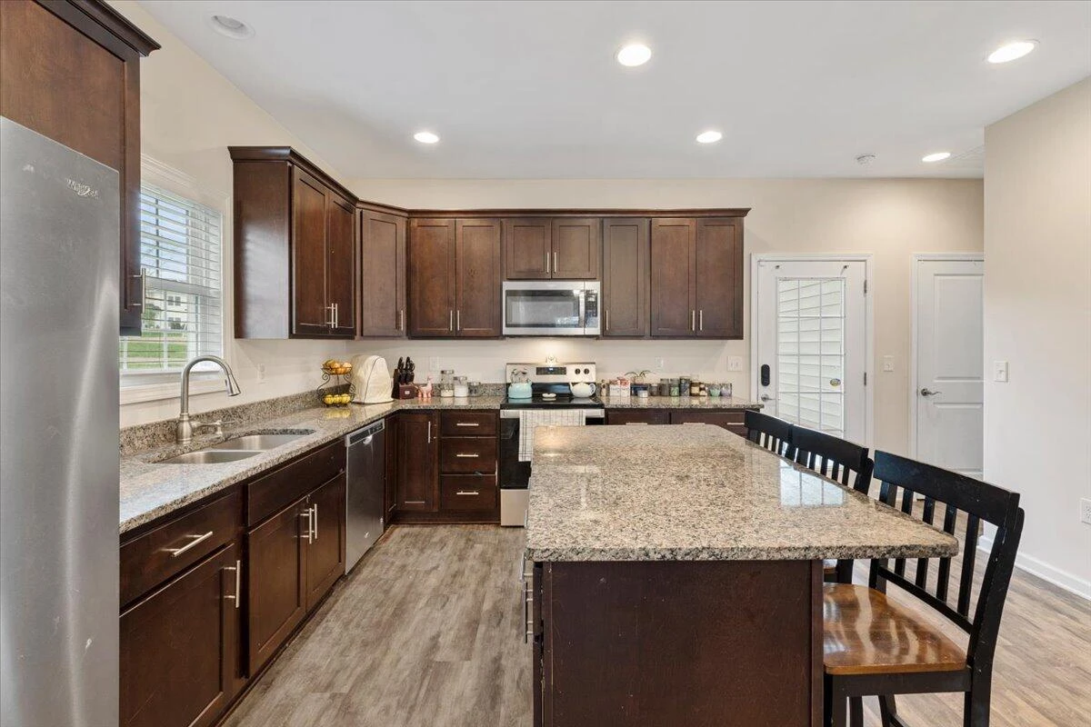 276 Louise LN - Photo 14
