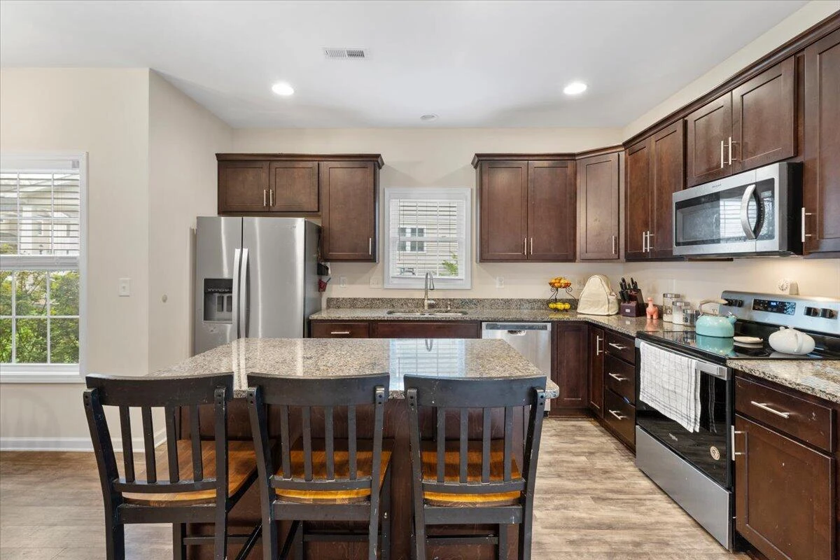 276 Louise LN - Photo 15