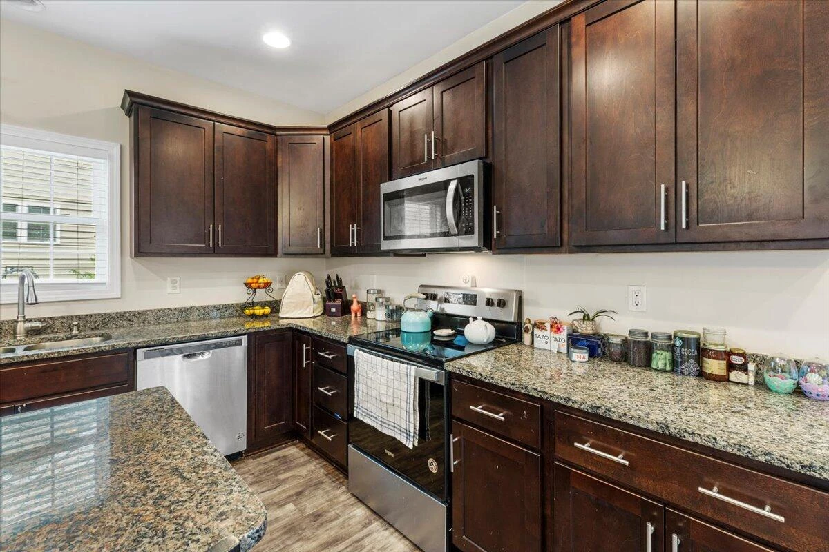276 Louise LN - Photo 16