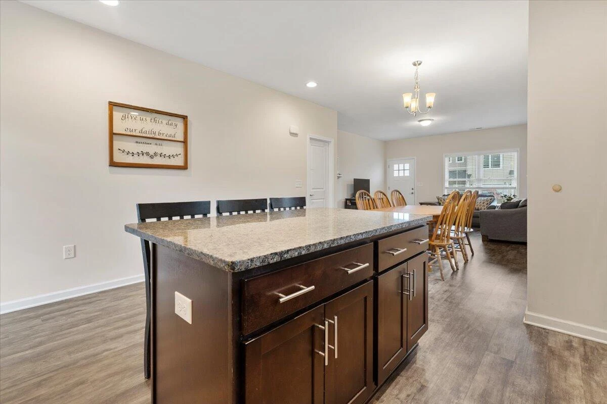 276 Louise LN - Photo 17