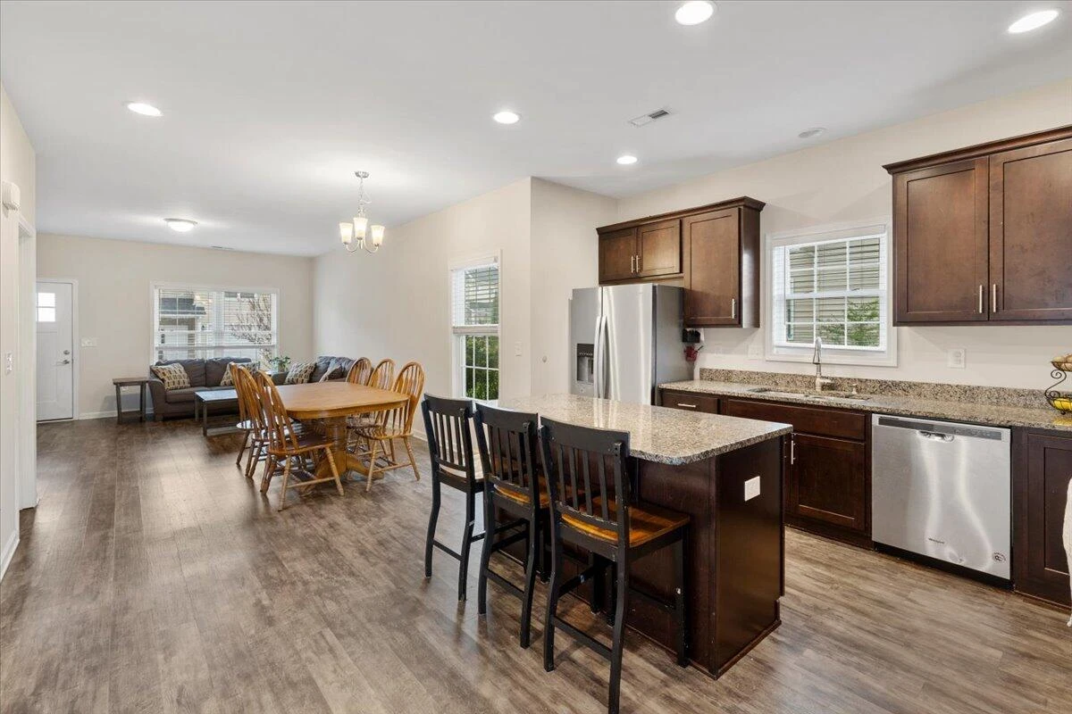 276 Louise LN - Photo 18