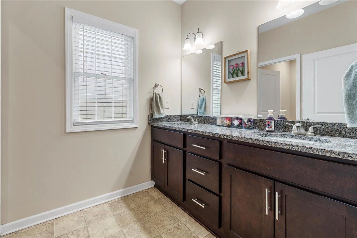 276 Louise LN - Photo 22
