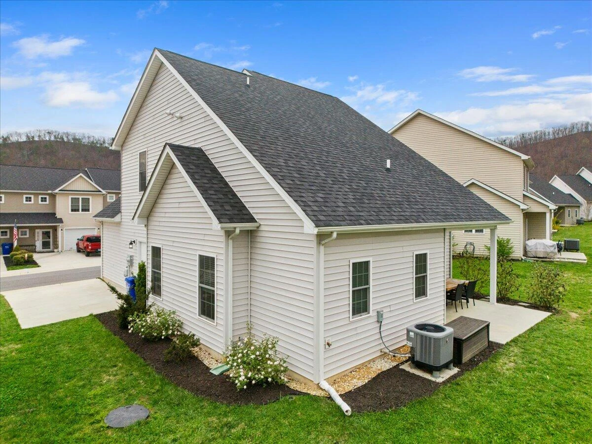 276 Louise LN - Photo 35