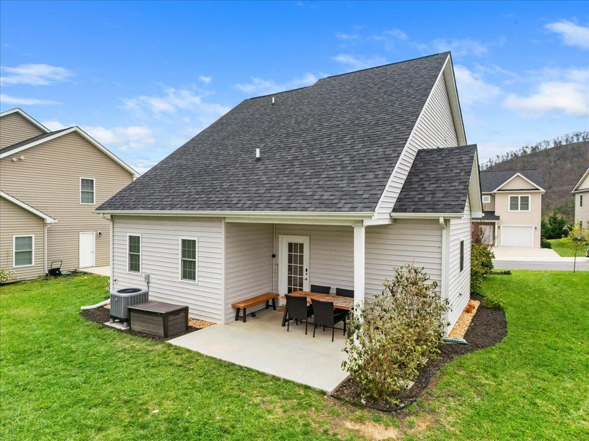 276 Louise LN - Photo 36