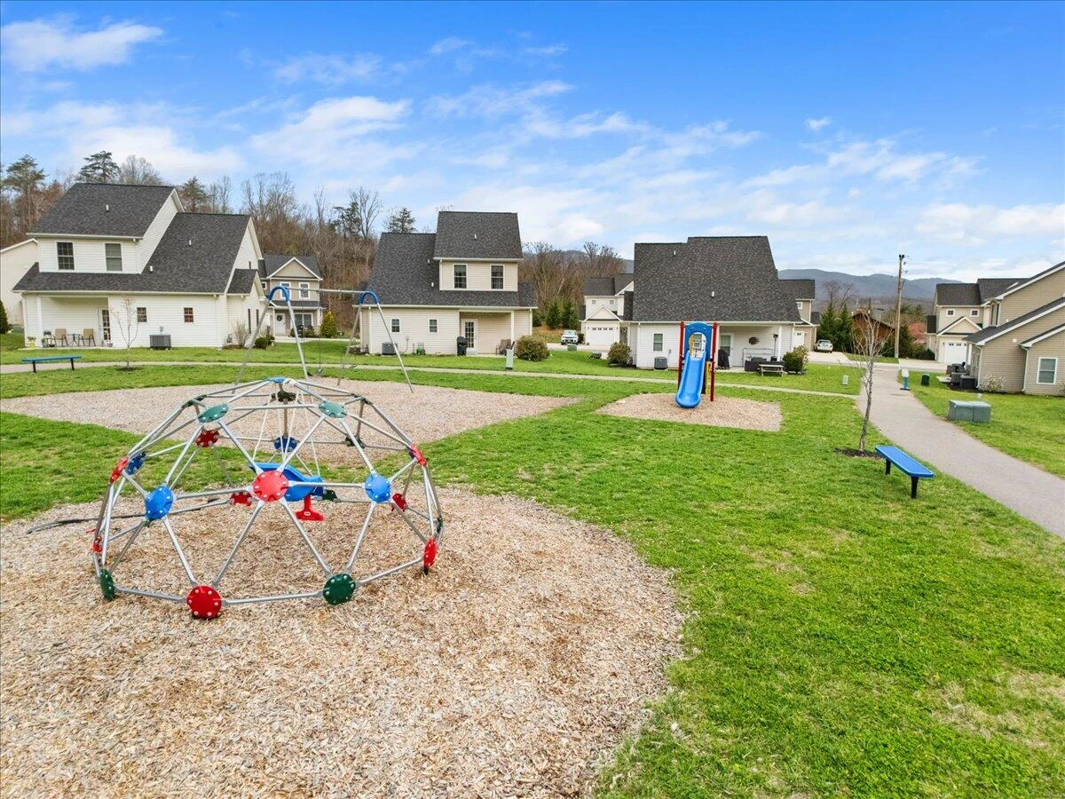 276 Louise LN - Photo 43