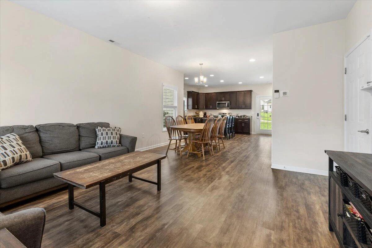 276 Louise LN - Photo 8