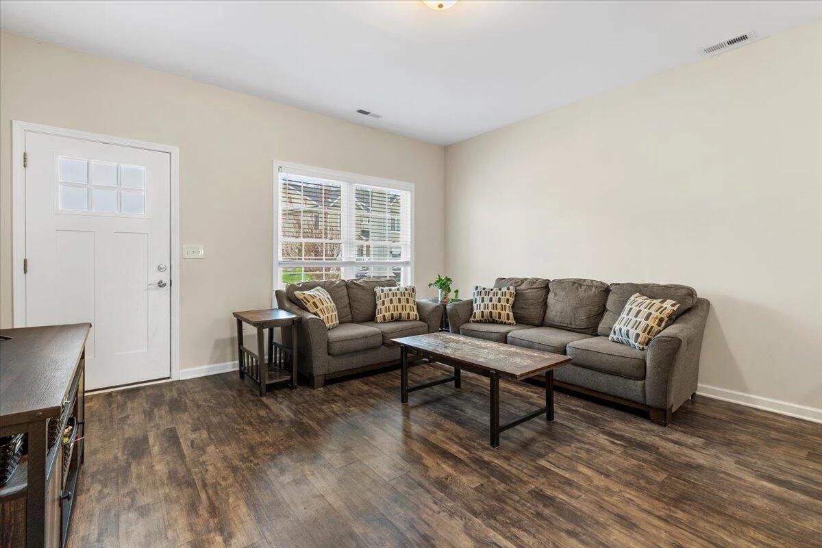 276 Louise LN - Photo 9