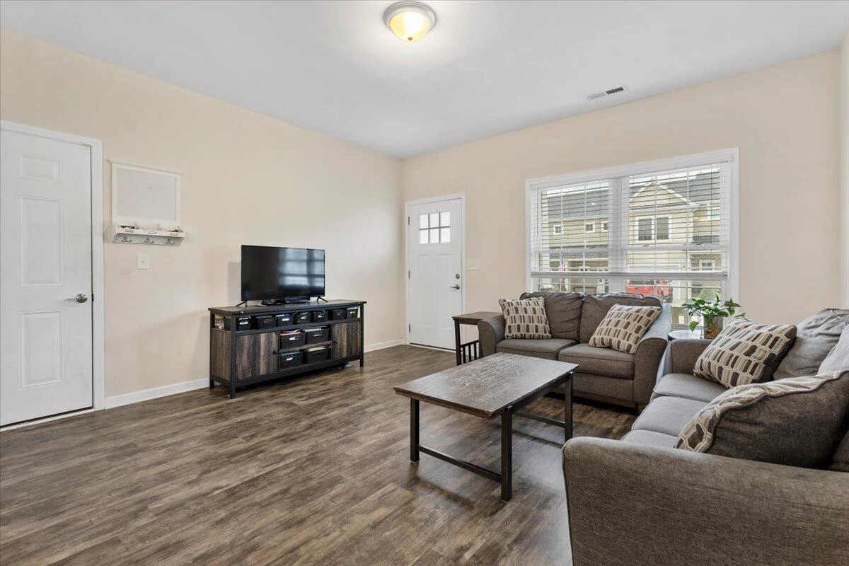 276 Louise LN - Photo 10