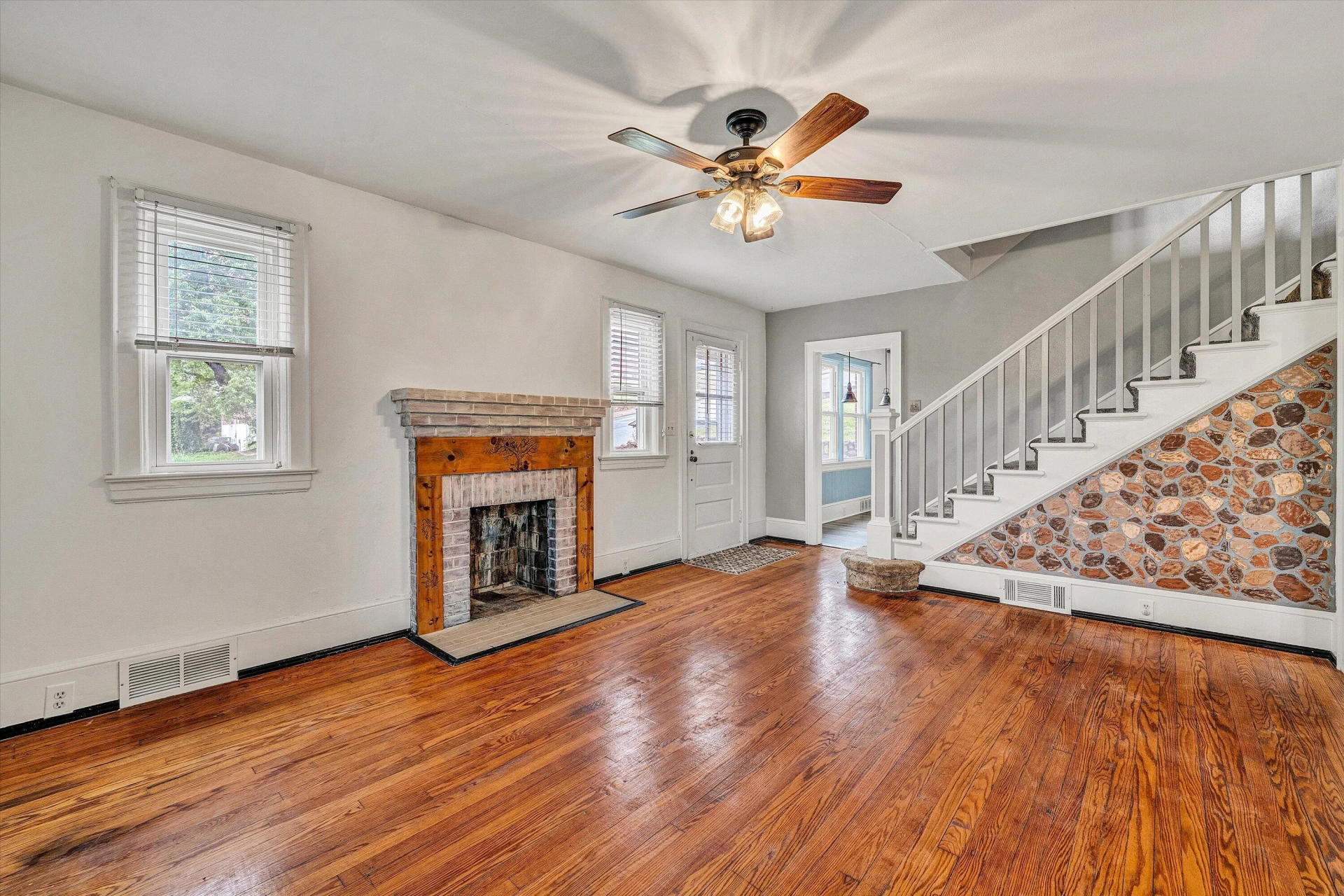 114 CHURCH ST - Photo 10
